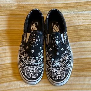Mens slip on vans. Skull bandanna print. Size 10.5
